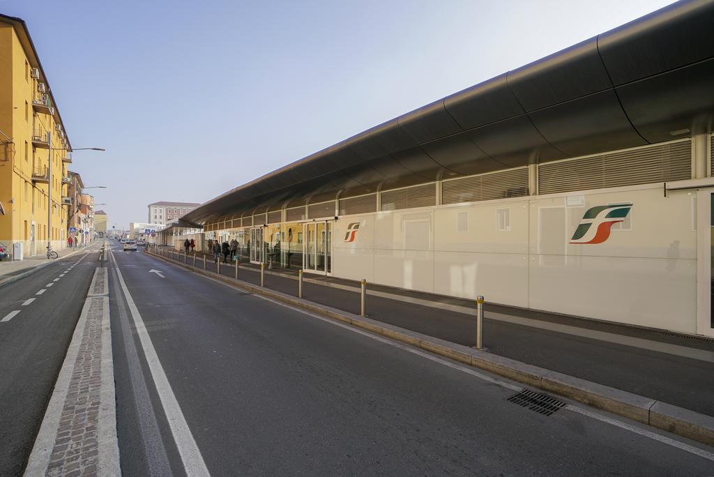 Residence Railway By Studio Vita Bologna Buitenkant foto
